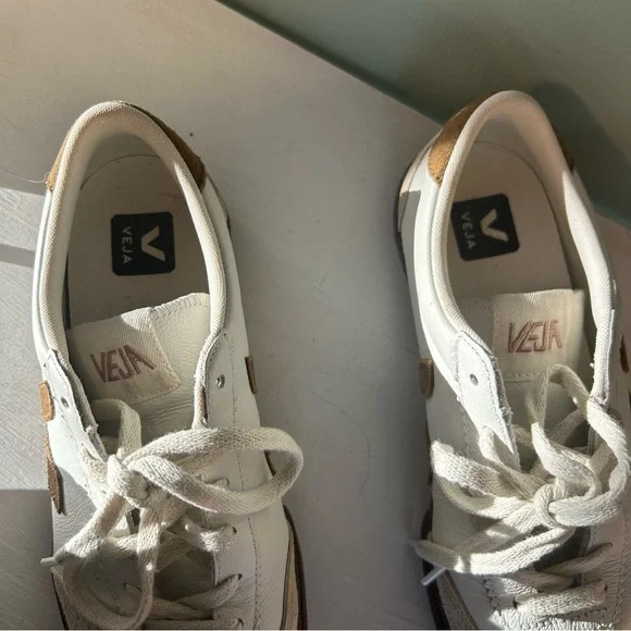 Veja Volley Sneakers Size 8 Cream and Tan Sneakers - Picture 6 of 8